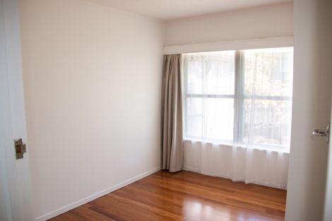 Photo of property in 22 Old Lake Road, Narrow Neck, Auckland, 0624
