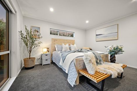 Photo of property in 8 Sir Lincoln Drive, Kumeu, 0810