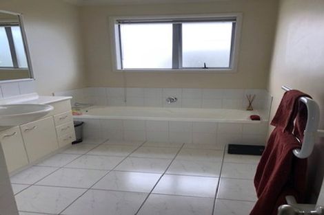 Photo of property in 8 Mcmahon Drive, Aidanfield, Christchurch, 8025