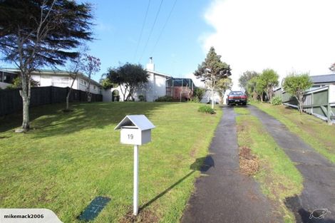 Photo of property in 19 Plumley Crescent, Mangere, Auckland, 2022