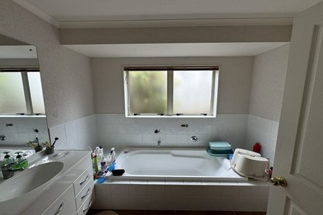 Photo of property in 6 Conacher Close, East Tamaki Heights, Auckland, 2016