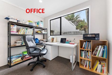 Photo of property in 4 Raphael Place, West Harbour, Auckland, 0618