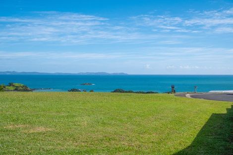 Photo of property in 33 Lori Lane, Coopers Beach, 0420