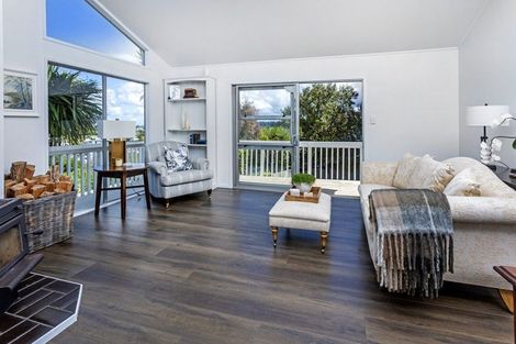 Photo of property in 40 Tree View Avenue, Glenfield, Auckland, 0629