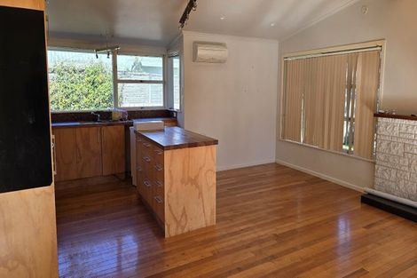 Photo of property in 27 Graham Avenue, Te Atatu Peninsula, Auckland, 0610