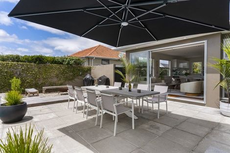 Photo of property in 2/51 Beach Road, Mellons Bay, Auckland, 2014