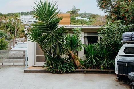 Photo of property in 22 Airlie Road, Plimmerton, Porirua, 5026