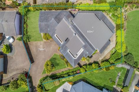Photo of property in 8 Gillard Place, Eastern Beach, Auckland, 2012