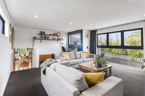 Photo of property in 50 Seymour Road, Sunnyvale, Auckland, 0612