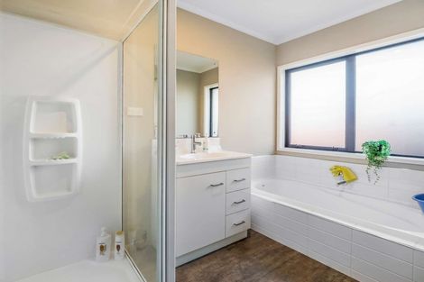 Photo of property in 33 Faringdon Boulevard, Rolleston, 7615