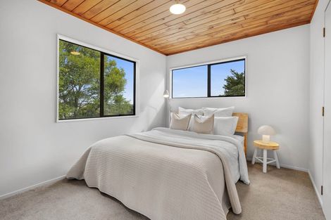 Photo of property in 2/30 Glen Vista Place, Bayview, Auckland, 0629