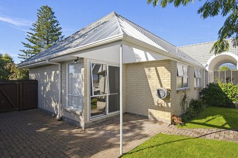Photo of property in 1 Maple Lane, Waikanae, 5036