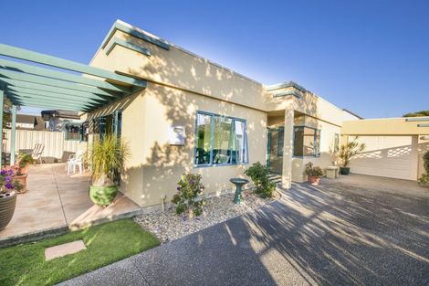 Photo of property in 2a Cambridge Terrace, Taradale, Napier, 4112