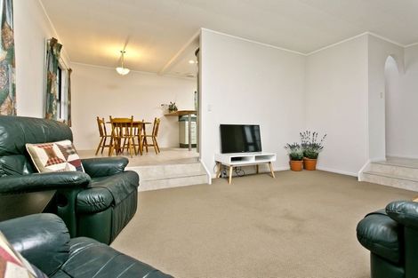 Photo of property in 13 Santiago Crescent, Unsworth Heights, Auckland, 0632