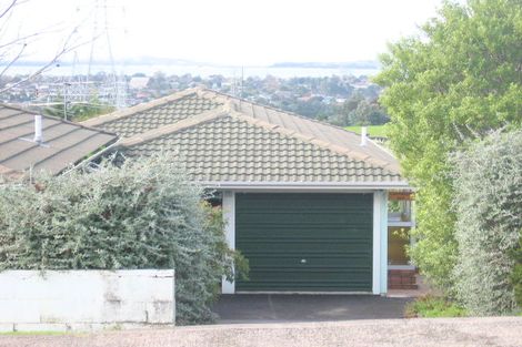Photo of property in 1/86 Lincoln Park Avenue, Massey, Auckland, 0614