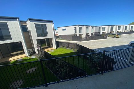 Photo of property in 2 Mikoikoi Crescent, Mangere Bridge, Auckland, 2022