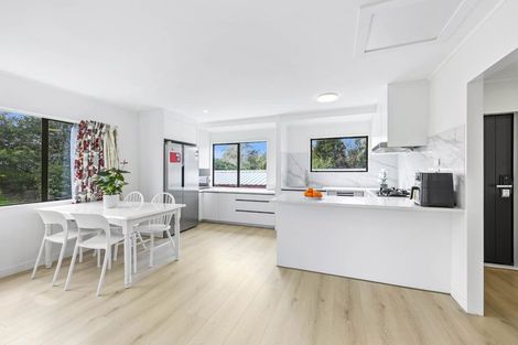 Photo of property in 2/10 Ennis Avenue, Pakuranga Heights, Auckland, 2010