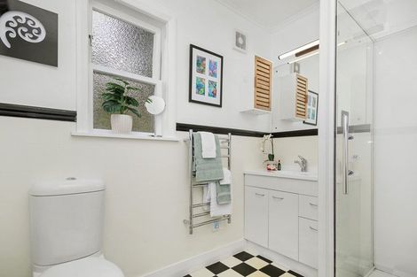 Photo of property in 15 Ngatitoa Street, Tawa, Wellington, 5028