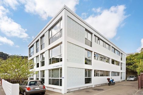 Photo of property in Victoria Court, 4u8 Queen Street, Mount Victoria, Wellington, 6011