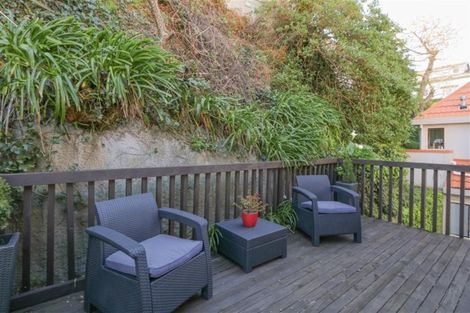 Photo of property in 33u2 Hawker Street, Mount Victoria, Wellington, 6011