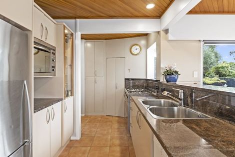 Photo of property in 30 Deuxberry Avenue, Northcote, Auckland, 0627
