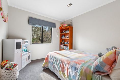Photo of property in 124 Boord Crescent, Kumeu, 0891