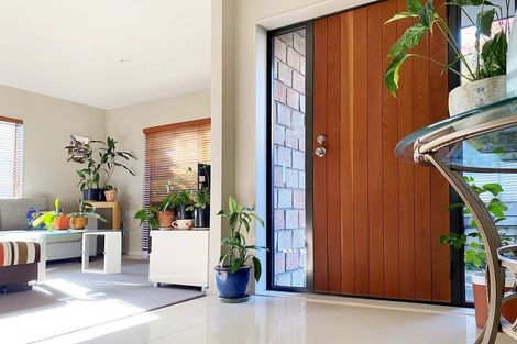 Photo of property in 10a Phoenicia Court, The Gardens, Auckland, 2105