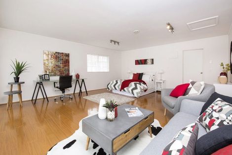 Photo of property in 22 Lochend Place, Highland Park, Auckland, 2010