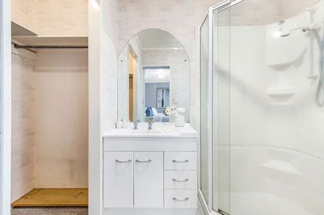 Photo of property in 10 Gemini Place, Kawaha Point, Rotorua, 3010