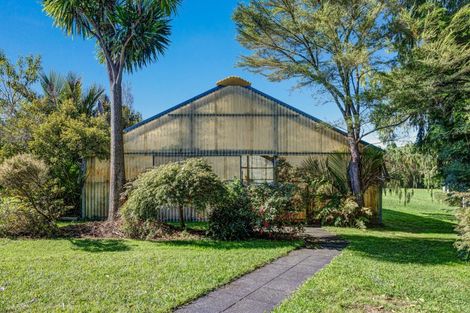 Photo of property in 42 Koraha Road, Kumeu, 0892