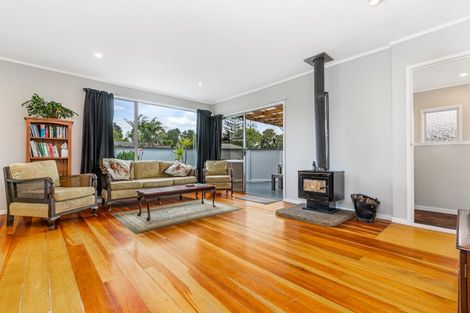 Photo of property in 18 Temuri Place, Glendene, Auckland, 0602