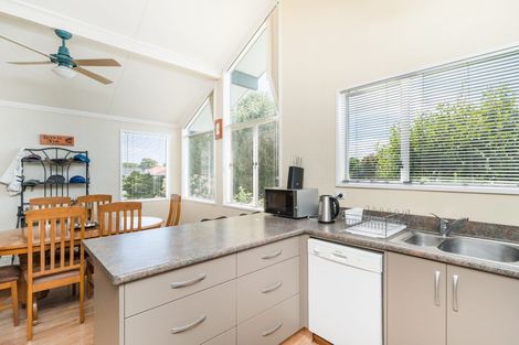 Photo of property in 2 Paradise Place, Milson, Palmerston North, 4414