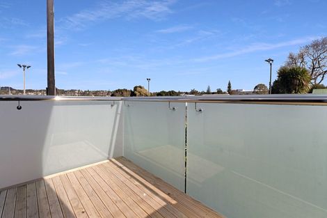 Photo of property in 3/3238 Great North Road, New Lynn, Auckland, 0600