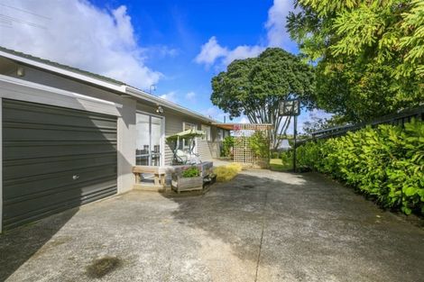 Photo of property in 2/52 Sunnynook Road, Sunnynook, Auckland, 0620
