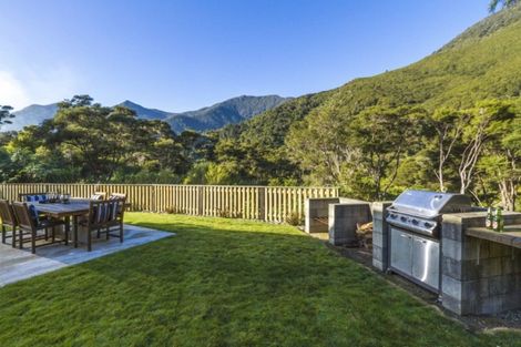 Photo of property in 6 Kaimiko Place, Okiwi Bay, 7193