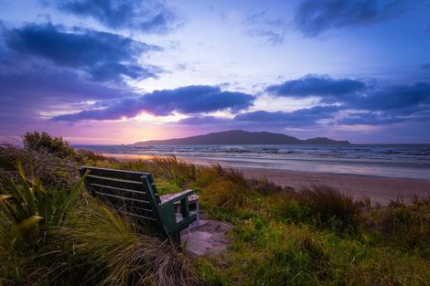 Photo of property in 115 Field Way, Waikanae Beach, Waikanae, 5036