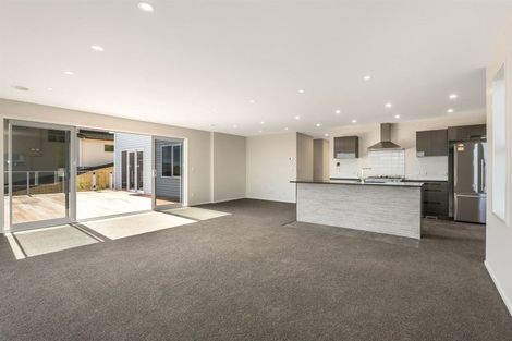 Photo of property in 64 Kakariki Grove, Waikanae, 5036