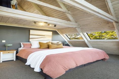 Photo of property in 1/5 Glenbush Place, Birkenhead, Auckland, 0626