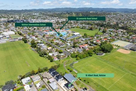 Photo of property in 2/18 Albert Road, Kelston, Auckland, 0602