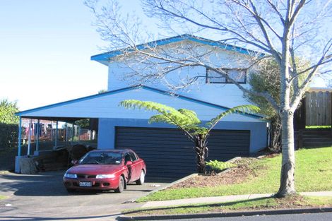 Photo of property in 2/13 Everglade Drive, Goodwood Heights, Auckland, 2105