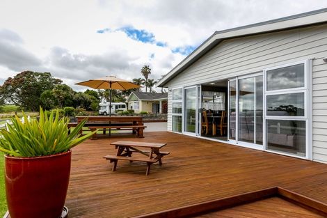 Photo of property in 20 Mace Terrace, Oakura, 4314