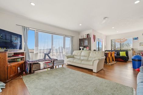 Photo of property in 27 Mt Lebanon Crescent, The Gardens, Auckland, 2105