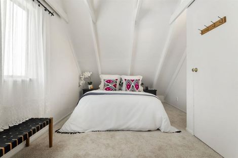 Photo of property in 2/1 Mulberry Place, Glenfield, Auckland, 0629