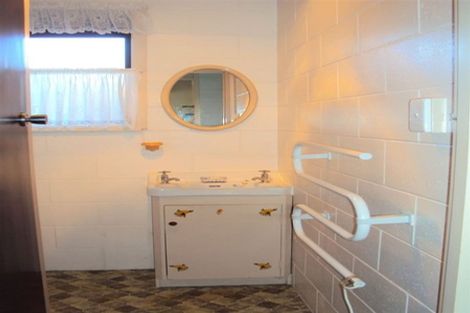 Photo of property in 122 Effingham Street, North New Brighton, Christchurch, 8083