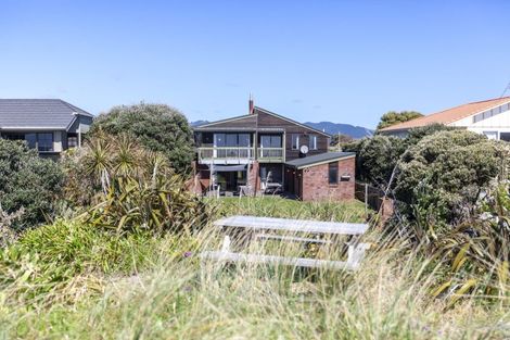 Photo of property in 10 Nuhaka Place, Paraparaumu Beach, Paraparaumu, 5032