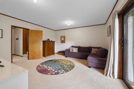 Photo of property in 23 Montana Place, Merrilands, New Plymouth, 4312