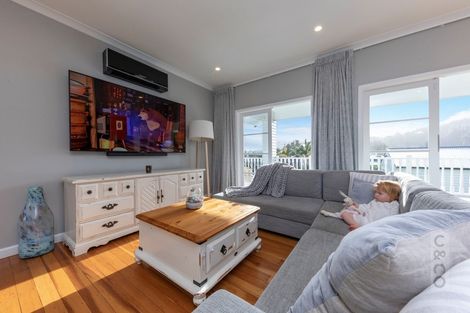 Photo of property in 7 Cambridge Road, Riverhead, 0820