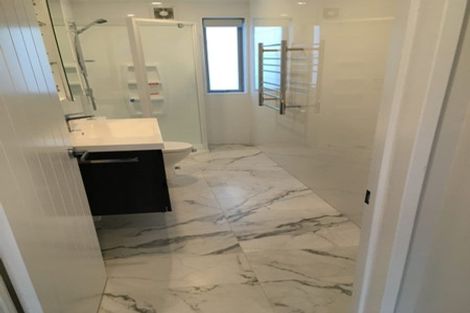 Photo of property in 2d/3 Sunnynook Road, Sunnynook, Auckland, 0620
