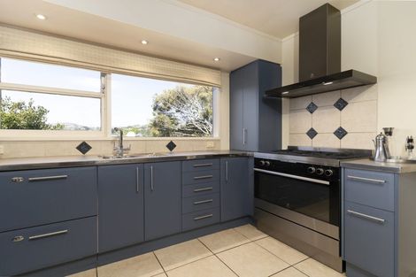 Photo of property in 48 Churton Drive, Churton Park, Wellington, 6037