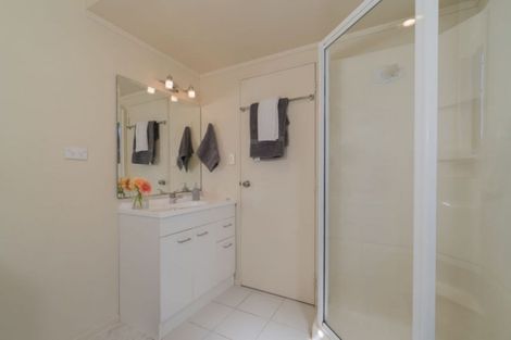 Photo of property in 4/76 Kaurilands Road, Titirangi, Auckland, 0604